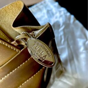 Small Furla tote in gold
